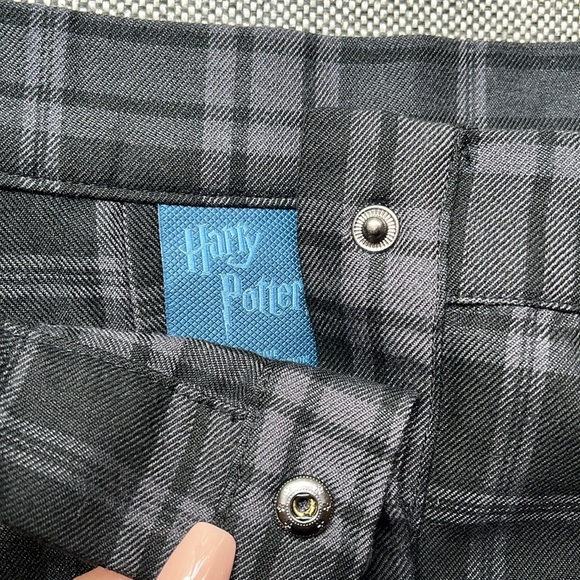 Harry Potter Plaid Skirt with snap button closures, Size: XL - Picture 9 of 17
